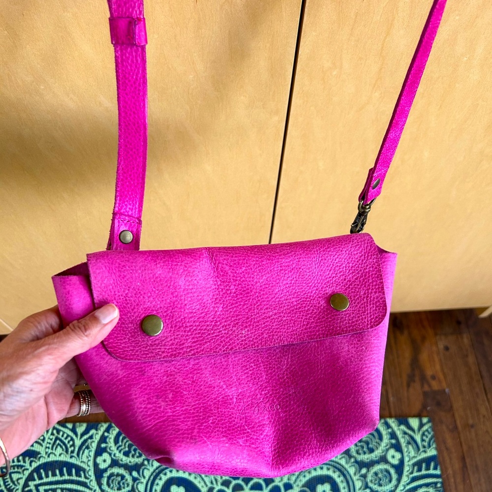 JOJI LOCATELLI Leather knitting bag/small cross body bag fuschia